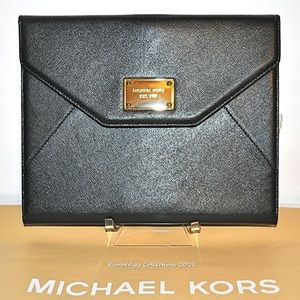 MICHAEL KORS CLUTCH FOR APPLE I PAD BLACK